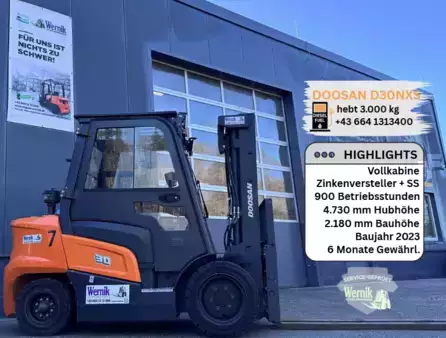 Carrelli elevatori diesel 2023  Doosan D30NXS (1)