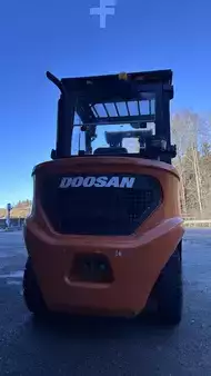 Chariots élévateurs diesel 2023  Doosan D30NXS (4)