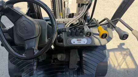 Diesel truck 2009  TCM FD30T3 (3)