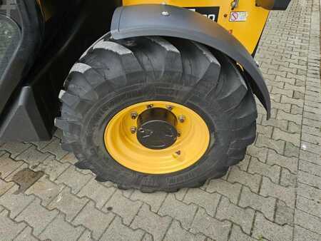 Sollevatori telescopici rigidi 2019  JCB 525-60 (17)