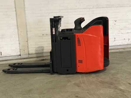 Pallet Stackers 2016  Linde D12HP (1) 