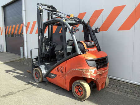 Gas truck 2015  Linde H25T-02 (2) 
