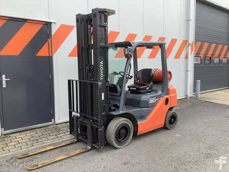 LPG Forklifts 2014  Toyota 02-8FGF20 (1)