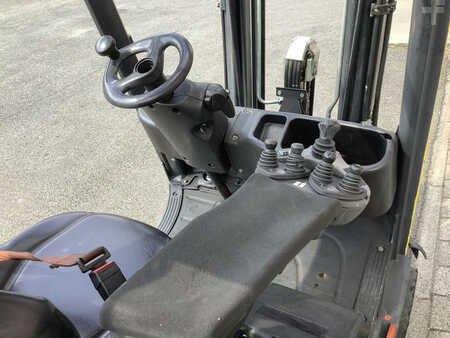 Carretilla elevadora GLP 2012  Linde H18T-01 (3)