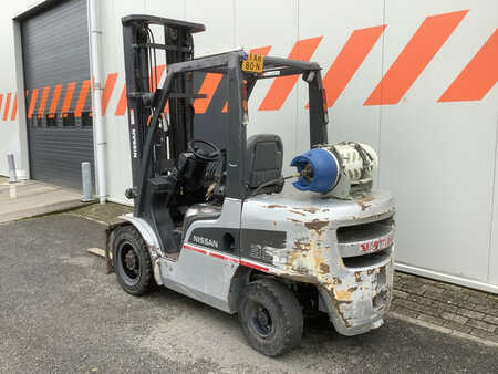 Gas truck 2008  Nissan UG1F2A35J (2)