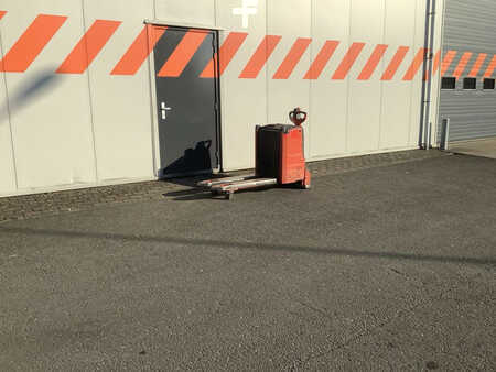 Porta-paletes elétrico  Linde T16L (5)