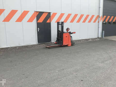 Stacker pedestre 2023  Linde D10AP (5)