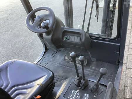 Gázüzemű targoncák 2001  Linde H16T-03 (3)