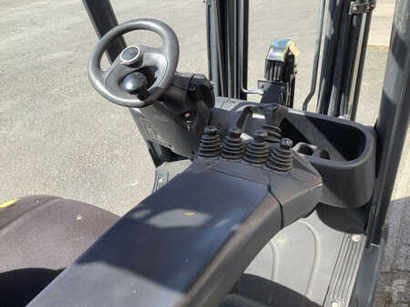 Gázüzemű targoncák 2017  Linde H16T-01 (3)