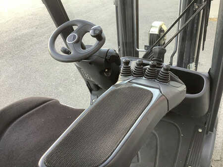 Empilhador a gás 2017  Linde H16T-01 (3)