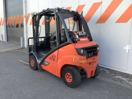 Empilhador a gás 2017  Linde H25T-02 (2)