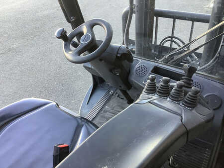 Empilhador a gás 2017  Linde H25T-02 (3)