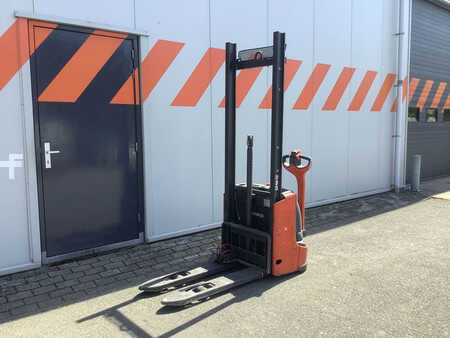 Stacker pedestre 2017  Linde L10 (1)