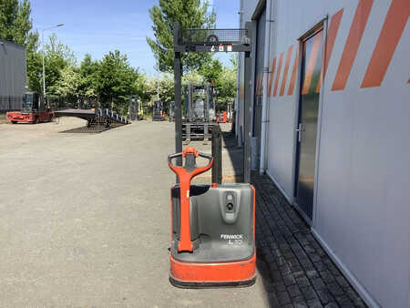 Stacker pedestre 2017  Linde L10 (3)