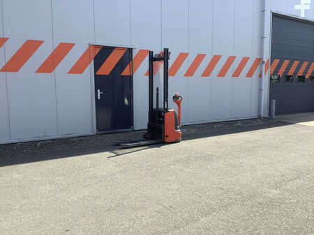 Stacker pedestre 2017  Linde L10B (6)