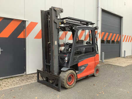 Elektryczne 4-kołowe 2015  Linde E50-01/600 (1)