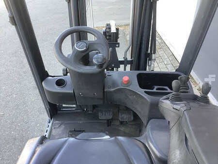 Elektryczne 4-kołowe 2018  Linde E16P-02 (3)