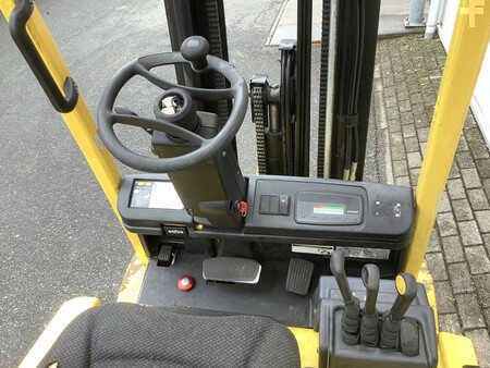 Carrelli elettrici 4 ruote 2008  Hyster J3.20XM-861 (3)