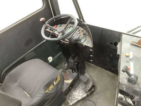 Wózek terminalowy  MOL YM220/4x2 (3)