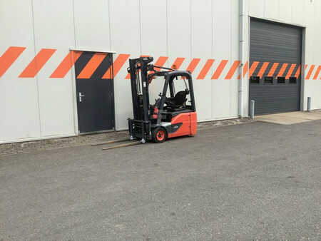 Carrelli elettrici 3 ruote 2017  Linde E16C-02 (5)
