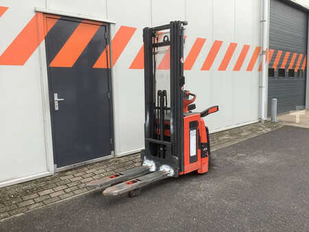 Apilador eléctrico 2015  Linde L16AP (1)