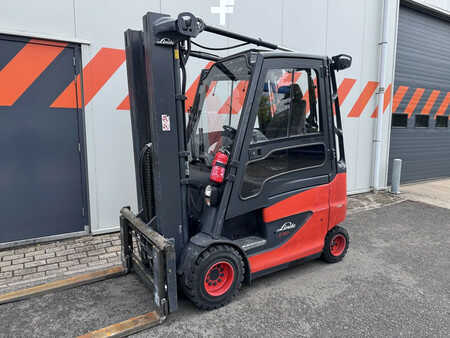 Elektryczne 4-kołowe 2019  Linde E30H-01/600 (1)
