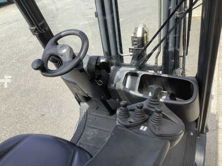 Empilhador a gás 2012  Linde H16T-01 (3)