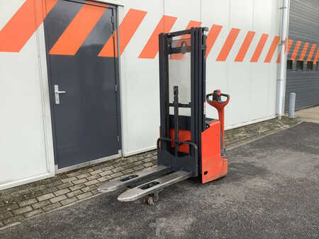 Stacker pedestre 2021  Linde L12I (1)