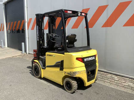 Chariots électriques à 4 roues 2016  Hyundai 25BH-9 (2)
