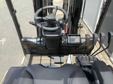 Chariots électriques à 4 roues 2016  Hyundai 25BH-9 (3)