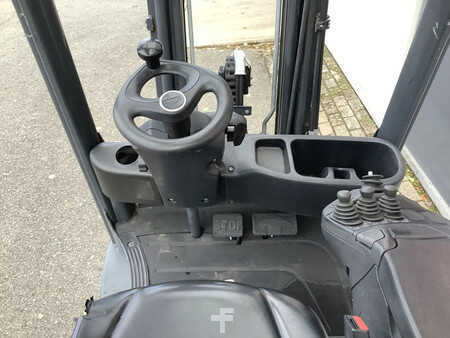 Wózki gazowe 2018  Linde H18T-01 (3)