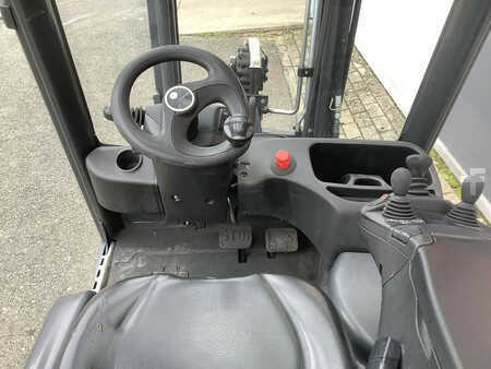 Elektryczne 3-kołowe 2018 Linde E14-02 (3)