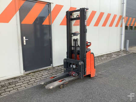 Ruční vysokozdvižný vozík 2013  Linde L16i (1)