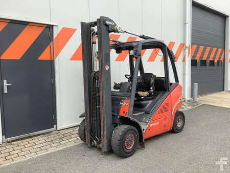 Empilhador a gás 2012  Linde H20T-01 (1)