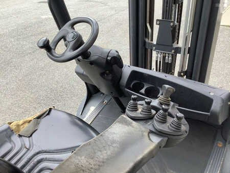 Empilhador a gás 2012  Linde H20T-01 (3)