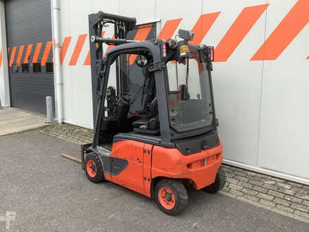 Elektryczne 4-kołowe 2015  Linde E16P-02 (2)