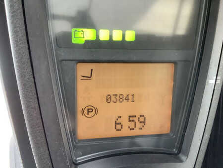 Elektryczne 4-kołowe 2015  Linde E16P-02 (4)