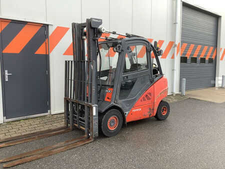 Wózki gazowe 2012 Linde H30T-01 (1)