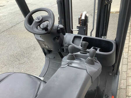 Wózki gazowe 2018  Linde H16T-01 (3)