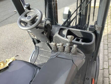 Wózki gazowe 2018 Linde H20T-01 (3)