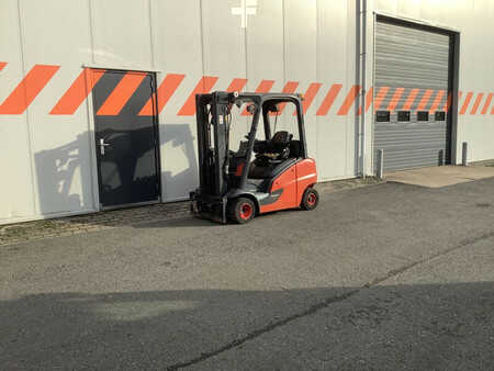 Empilhador a gás 2018  Linde H20T-01 (5)