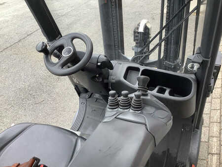 Wózki gazowe 2021  Linde H18T-01 (3)