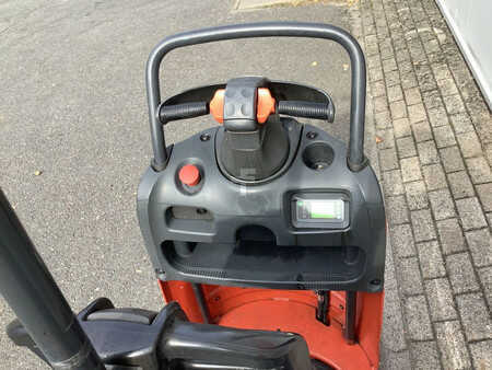 Terminálový traktor 2020  Linde P30 (3)