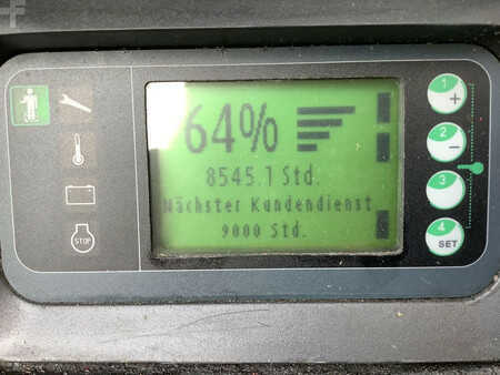 Terminálový traktor 2020  Linde P30 (4)