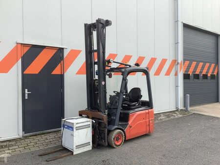 Elektryczne 3-kołowe 2014  Linde E16-01 (1)