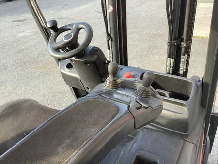 Elektryczne 4-kołowe 2013 Linde E30HL-01/600 (3)