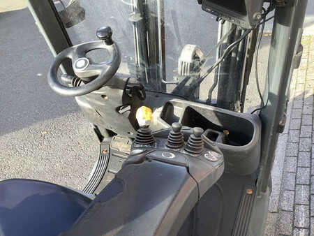 Wózki gazowe 2015  Linde H18T-01 (3)