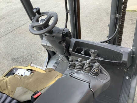 Wózki gazowe 2019  Linde H25T-02 (3)