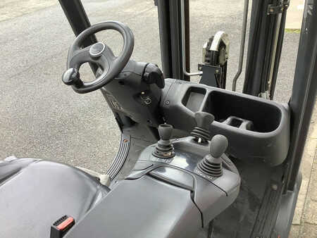 Wózki gazowe 2015 Linde H16T-01 (3)