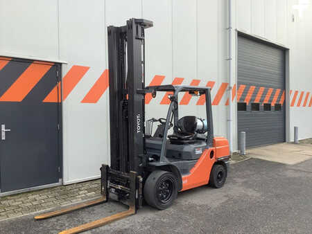 Chariots élévateurs GPL 2018  Toyota 02-8FGJF35 (1)